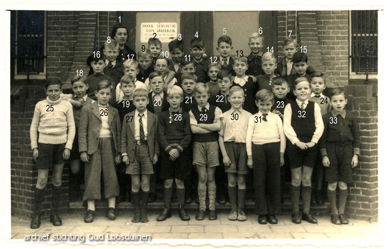 1946 25 jarig schooljubileum bovenmeester Van Velzen van de Sint Petrusschool